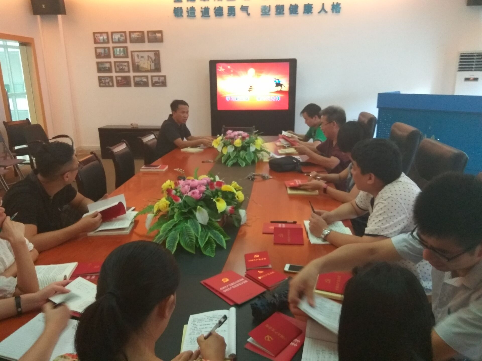 威尼斯欢迎你welcome直属党支部召开“两学一做”学习教育动员部署会
