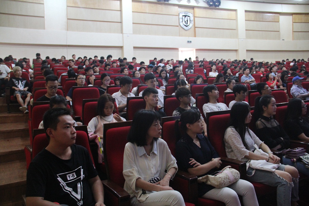 省社科院副院长祁亚辉来我院讲座